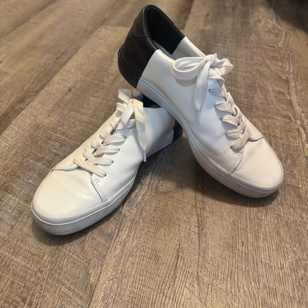 ED Ellen DeGeneres Leather White Black Women’s Size 8M Sneakers “Love” Soles